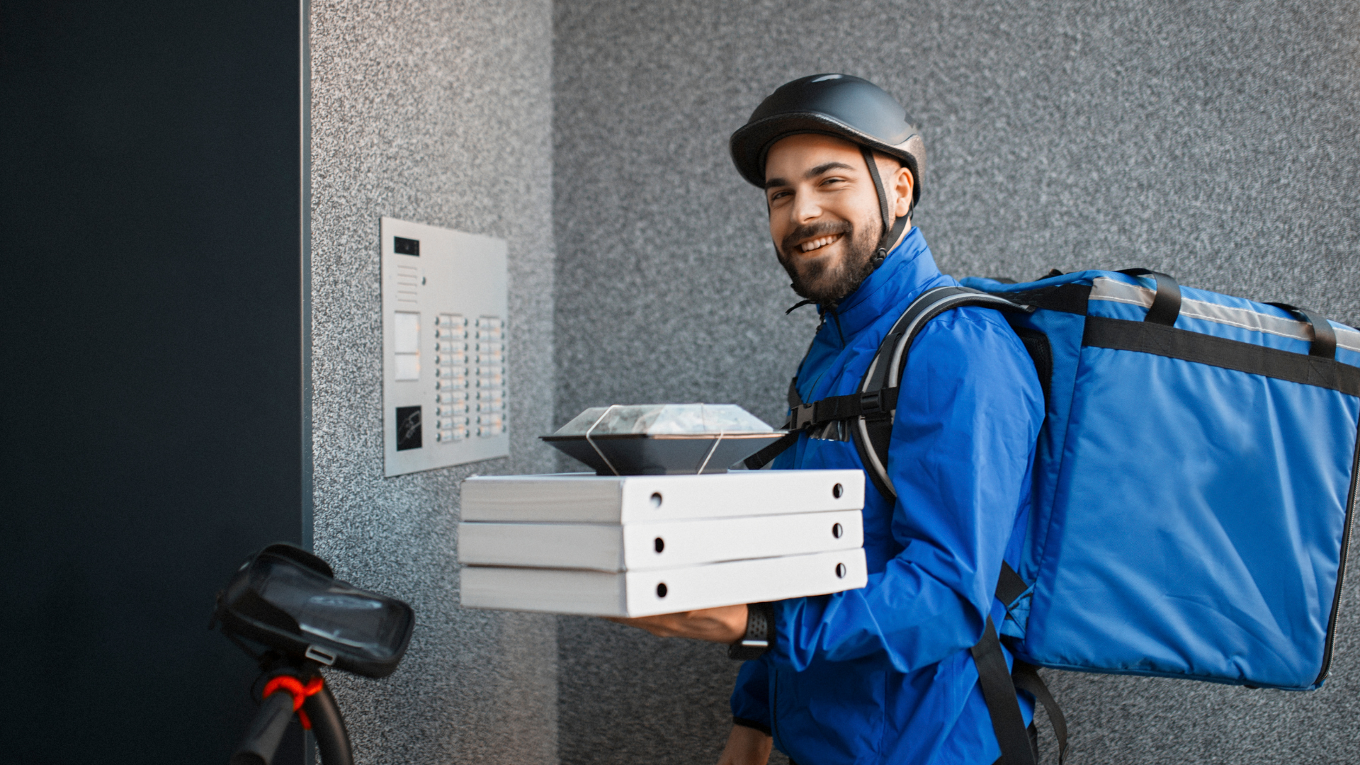 Food delivery driver / Dostavljač hrane